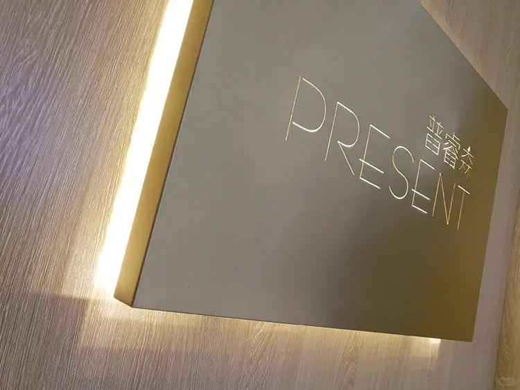 Frameless Edge-Lit Light Box
